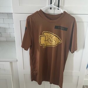 Men’s Medium Dry Fit Salute to Service NFL tshirt Kansas City Chiefs